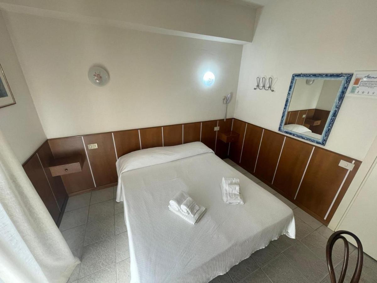 Hotel Metropol Песаро Екстериор снимка