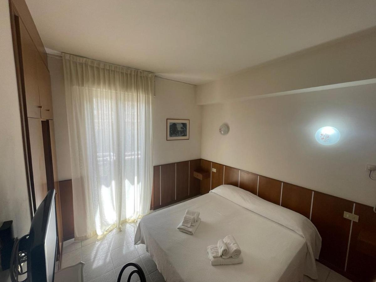 Hotel Metropol Песаро Екстериор снимка