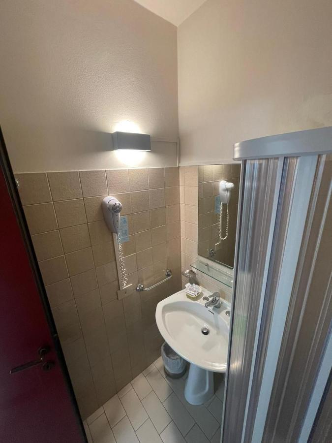Hotel Metropol Песаро Екстериор снимка