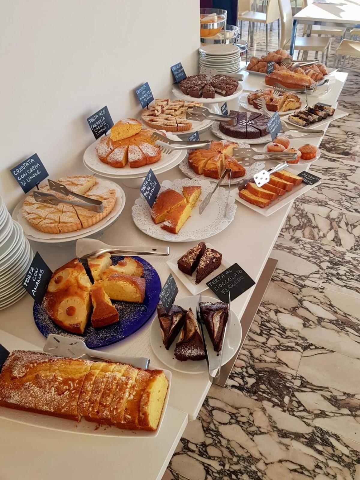 Hotel Metropol Песаро Екстериор снимка