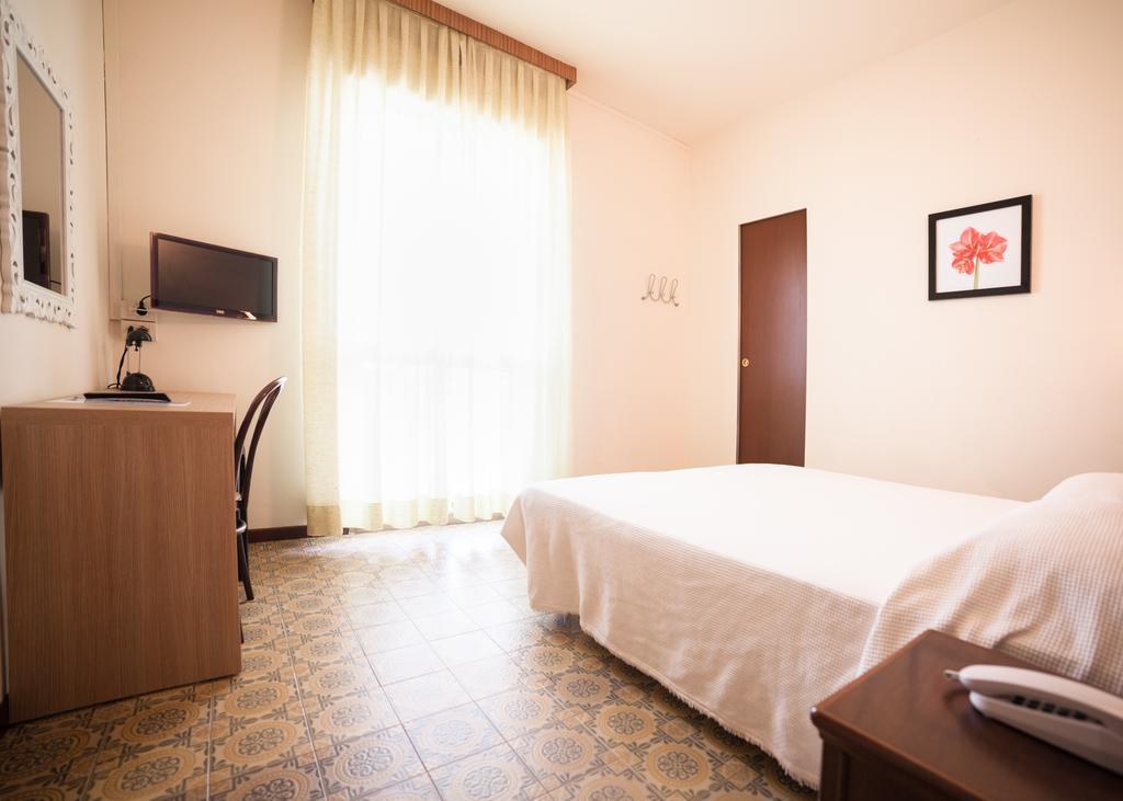 Hotel Metropol Песаро Екстериор снимка