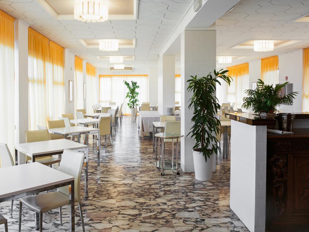 Hotel Metropol Песаро Екстериор снимка